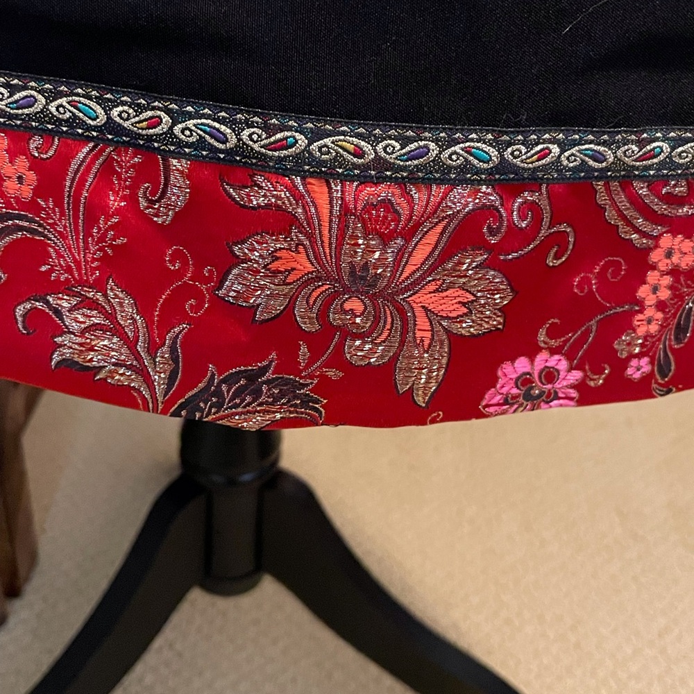 Lbd With A Pop Of Color At The Hemline - image 4